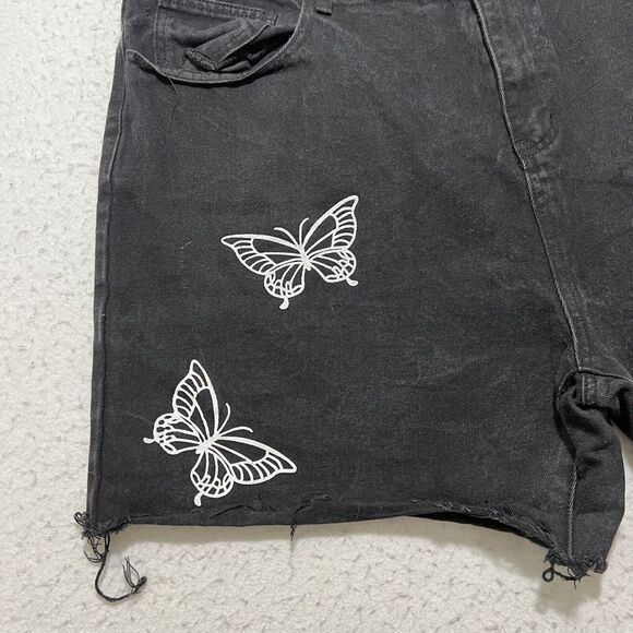 Shein Women's Plus Size 2X Black Denim Shorts Butterfly Print 6" Inseam - Picture 3 of 9